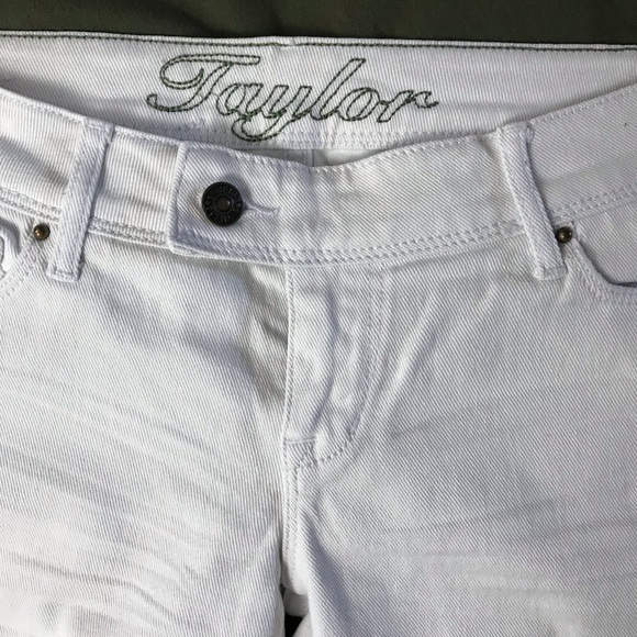 Junior’s White Delia’s Taylor Capri Pants Size 3/4 - Picture 4 of 8